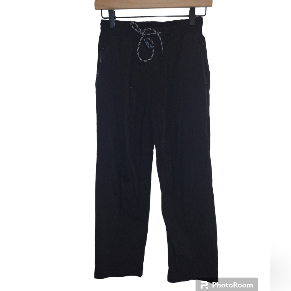 Athleta Trekkie Straight Crop pants
